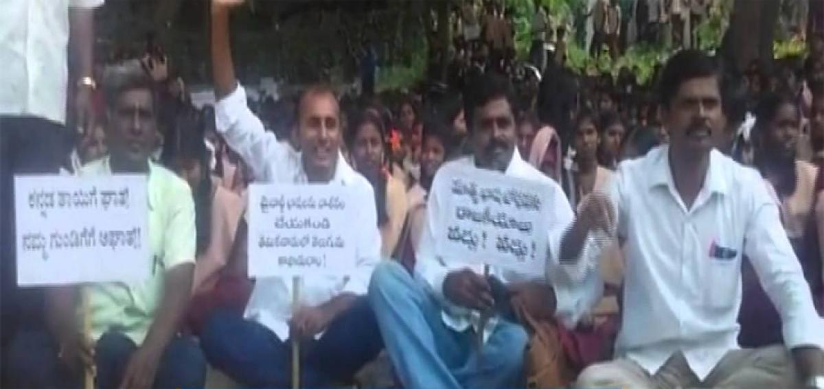 Telugu people oppose TN against the ban of Telugu language from schools